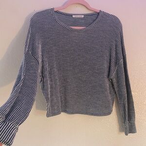 Crop Top Lightweight Long-sleeved Shirt, SO COMFORTABLE. SO CUTE.